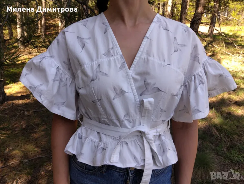 Къса блуза с къдри и принт Колибри , снимка 1