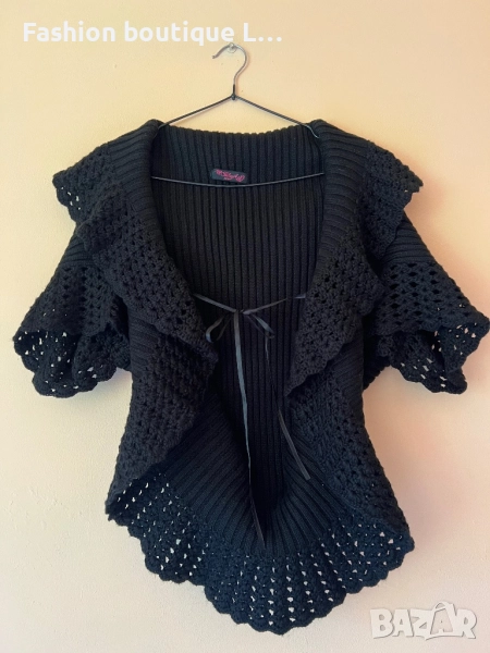 Черна плетена жилетка с много красива плетка и яка с къдрички отпред се завързва 🖤, снимка 1