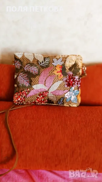 Бежова чантичка цветя и пайети, снимка 1