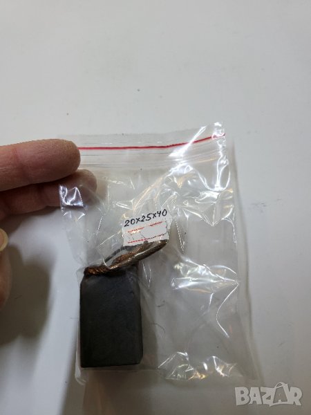 графитна четка за електро двигатели 20 х25х 40 мм  големи графитни четки, снимка 1