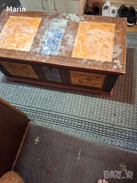старинен рисуван дървен скрин, снимка 1