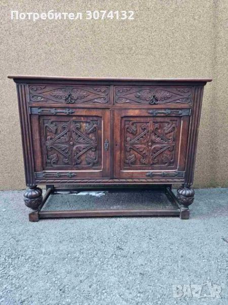 Шкаф с дърворезба в стил Готика, снимка 1
