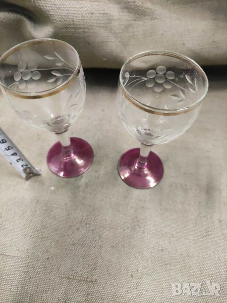 Продавам две кристално чаши ,златен кант ,цветно стъкло, снимка 1