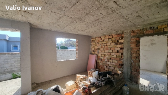 Продавам парцел с монолитна тухлена къща на 2 етажа в с.Яребична , снимка 13 - Вили - 49741419