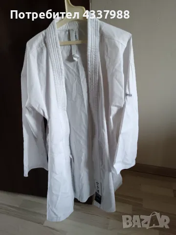 Продавам кимоно с бял колан