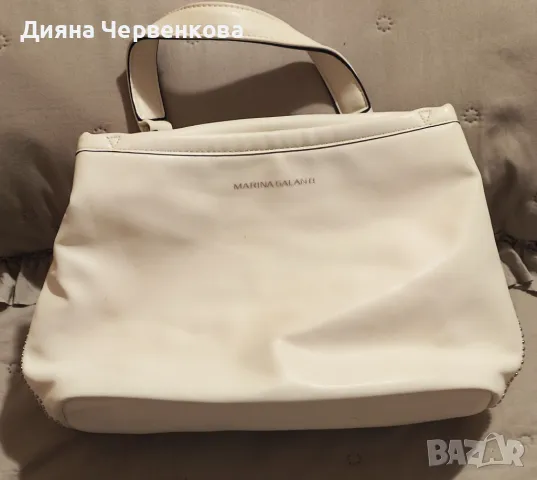 Бяла дамска средно голяма чанта с капзи, еко кожа, снимка 3 - Чанти - 48421571