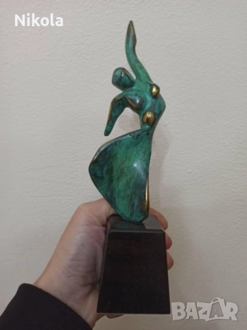 Авторска скулптура-"Bolero"на Александър Пройнов