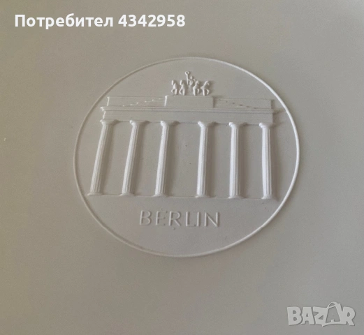 KPM. (1960-1980г.)Винтажна порцеланова стенна чиния BERLIN – Brandenburger Tor ., снимка 3 - Антикварни и старинни предмети - 53933836