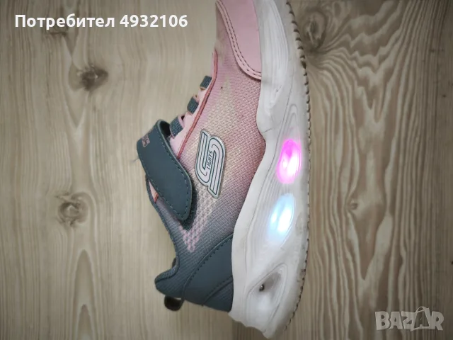 Светещи маратонки Sketchers, снимка 3 - Детски маратонки - 55981664