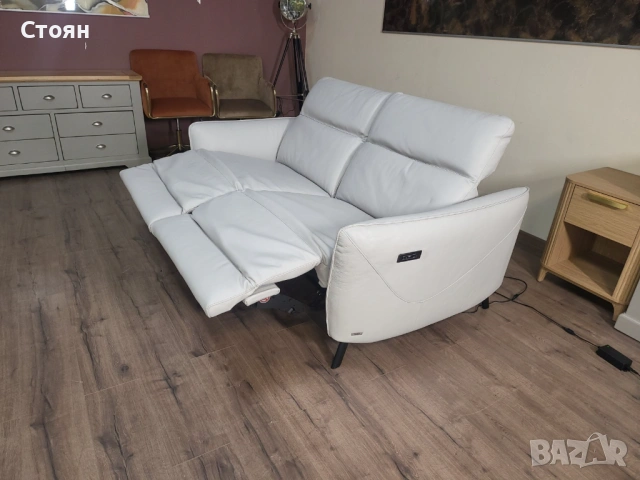 Светло сив кожен диван тройка Natuzzi с електрически релаксиращ механизъм, снимка 13 - Дивани и мека мебел - 54289029