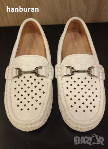 Детски бели мокасини