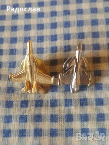стара метална значка Самолет