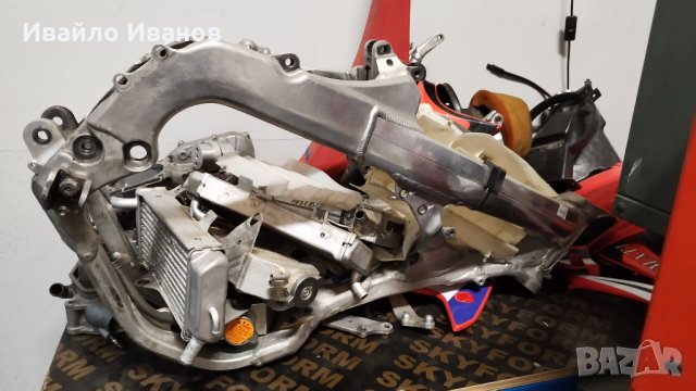 Продавам Honda CRF 450R на части, снимка 2 - Мотоциклети и мототехника - 37670409