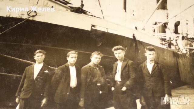 1931г. Гр. БУРГАС Стара СНИМКА - ПОЩЕНСКА КАРТИЧКА за СПОМЕН на 5-ма ДЖЕНТЪЛМЕНИ пред ПАРАХОД 32832 , снимка 6 - Колекции - 38832022