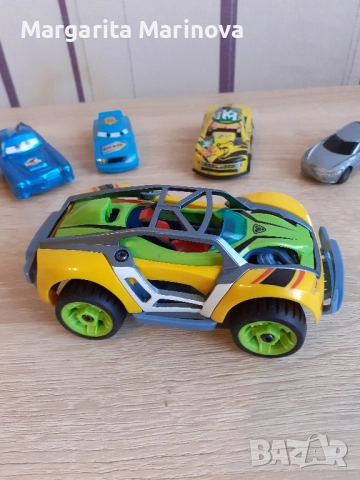 Разглобяема пластмасова кола , снимка 2 - Коли, камиони, мотори, писти - 52334273