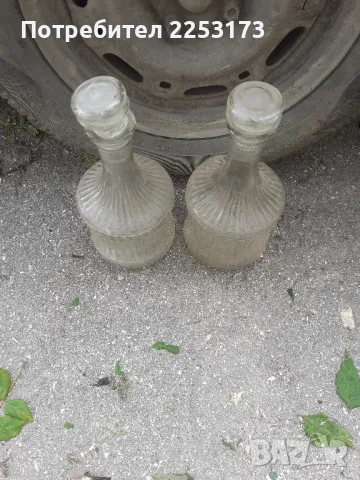 Две стари гарафи лот