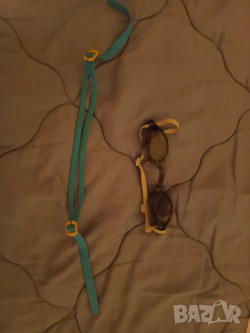 Детски очила, каишки и калъфчета- цената е за всичко