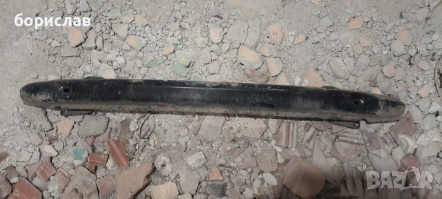 Задна греда зад бронята за голф 4 