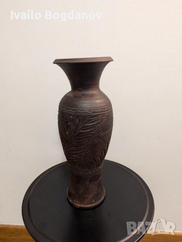 Керамична ваза с флорални мотиви