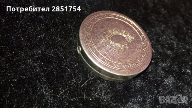 Старинна пудриера с огледалце и с оригиналния си апликатор, снимка 6 - Антикварни и старинни предмети - 31599725