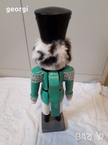 Голяма дървена фигура на хусар лешникотрошач, снимка 5 - Статуетки - 31326499