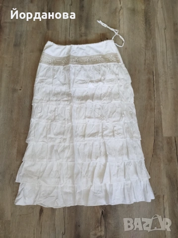 Дълга пола на волани