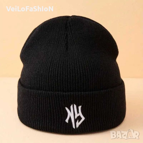 Нова зимна шапка с логото NEW YORK в бял или черен цвят , снимка 11 - Шапки - 47838490