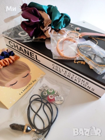 Кутия тип книга с цялото съдържание, което виждате на снимката. Кутиите са два броя, сни, снимка 6 - Подаръци за жени - 53957685