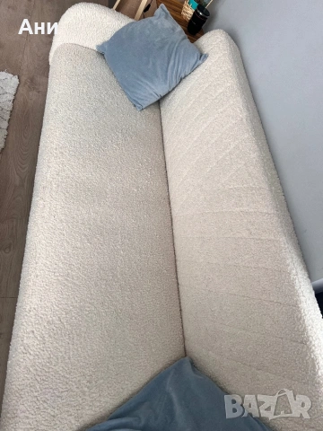 Плюшен бежов диван на Jysk, снимка 4 - Дивани и мека мебел - 53375816