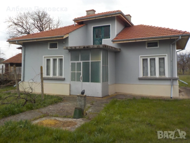 Собственик продава масивна едноетажна къща
