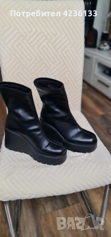Боти на платформа, снимка 2 - Дамски ботуши - 52318666