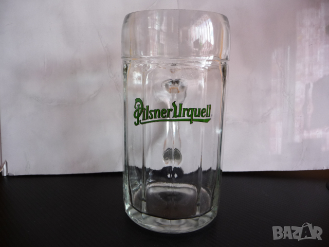 Голяма стъклена халба за бира Pilsner Urquell 1 литър чешка Чехия