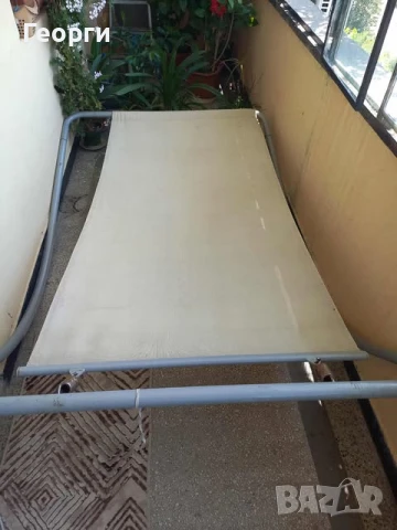 Продавам  хамак с метална тръбна стойка и възглавница.