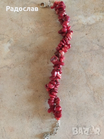 гривна от червен корал, снимка 2 - Гривни - 51735315