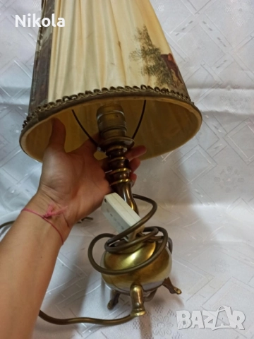 Немска стилна месингова нощна лампа с ловни сцени 43 см височина , снимка 6 - Антикварни и старинни предмети - 52011722