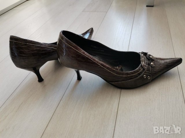 Остри обувки , снимка 4 - Дамски обувки на ток - 30793324