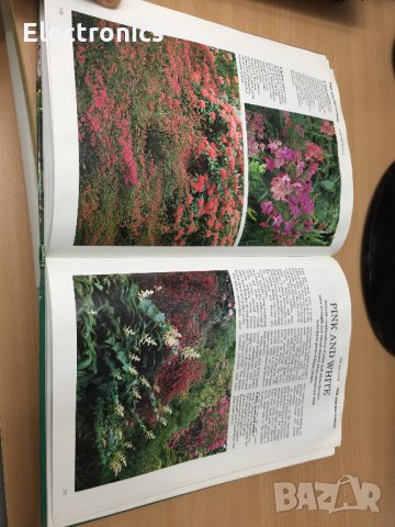 Цветна Енциклопедия - Colour Round the Year (Successful Gardening), снимка 9 - Енциклопедии, справочници - 30873246