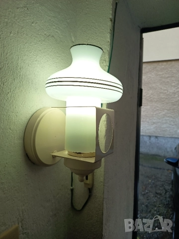 Лампа за стена