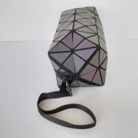 Дамска чанта Хамелеон несесер с триъгълни елементи. Подходяща за подарък за , снимка 5 - Чанти - 31216134