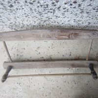 Стар дървен пешкирник с място за огледало,  дърворезба
