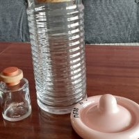 Стъклен релефен буркан с дървена капачка; керамичен капак; шише за наливен парфюм , снимка 1 - Буркани, бутилки и капачки - 42048099
