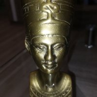 Масивен бронзов бюст на Нефертити. Без забележки., снимка 1 - Антикварни и старинни предмети - 42855561