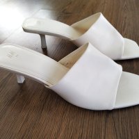 Прекрасни бели изчистени чехли на H&M 39-40, нови, леки и удобни, снимка 1 - Чехли - 40721322