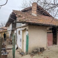  Двуетажна къща с голям двор в село Хаджидимитрово