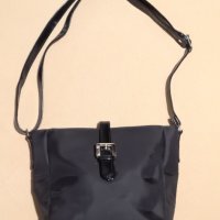 Нова дамска малка черна чанта за рамо, снимка 1 - Чанти - 31452873