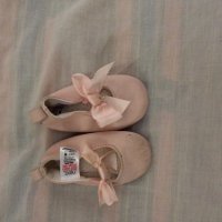 Пантофки и обувки , снимка 1 - Детски обувки - 35122438