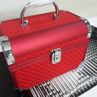 Червено куфарче бижутерка кожа на ромбове с метални заоблени ръбове, снимка 4 - Декорация за дома - 35111129