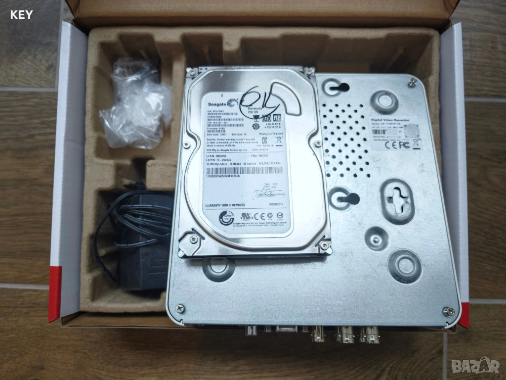 DVR Hikvision 4 канала 250gb HDD 960*576 DS-7104HWI-SL, снимка 1