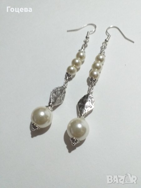 Красиви дълги обици с кристални перли и гравирани орнаменти в цвят Сребро , снимка 1