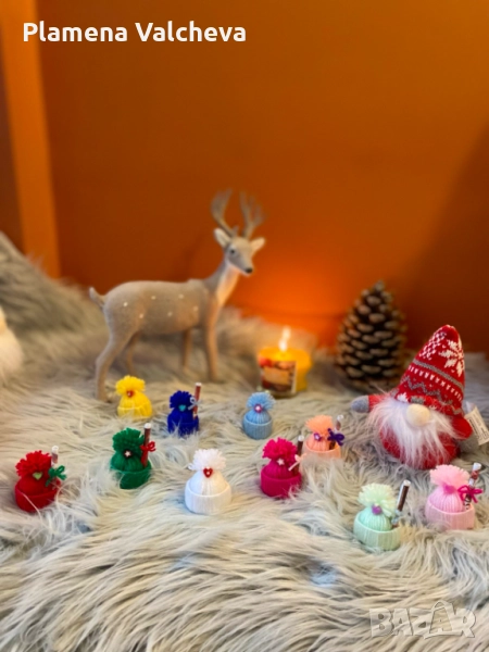 Цветни и свежи мини шапчици с Коледни късмети, снимка 1